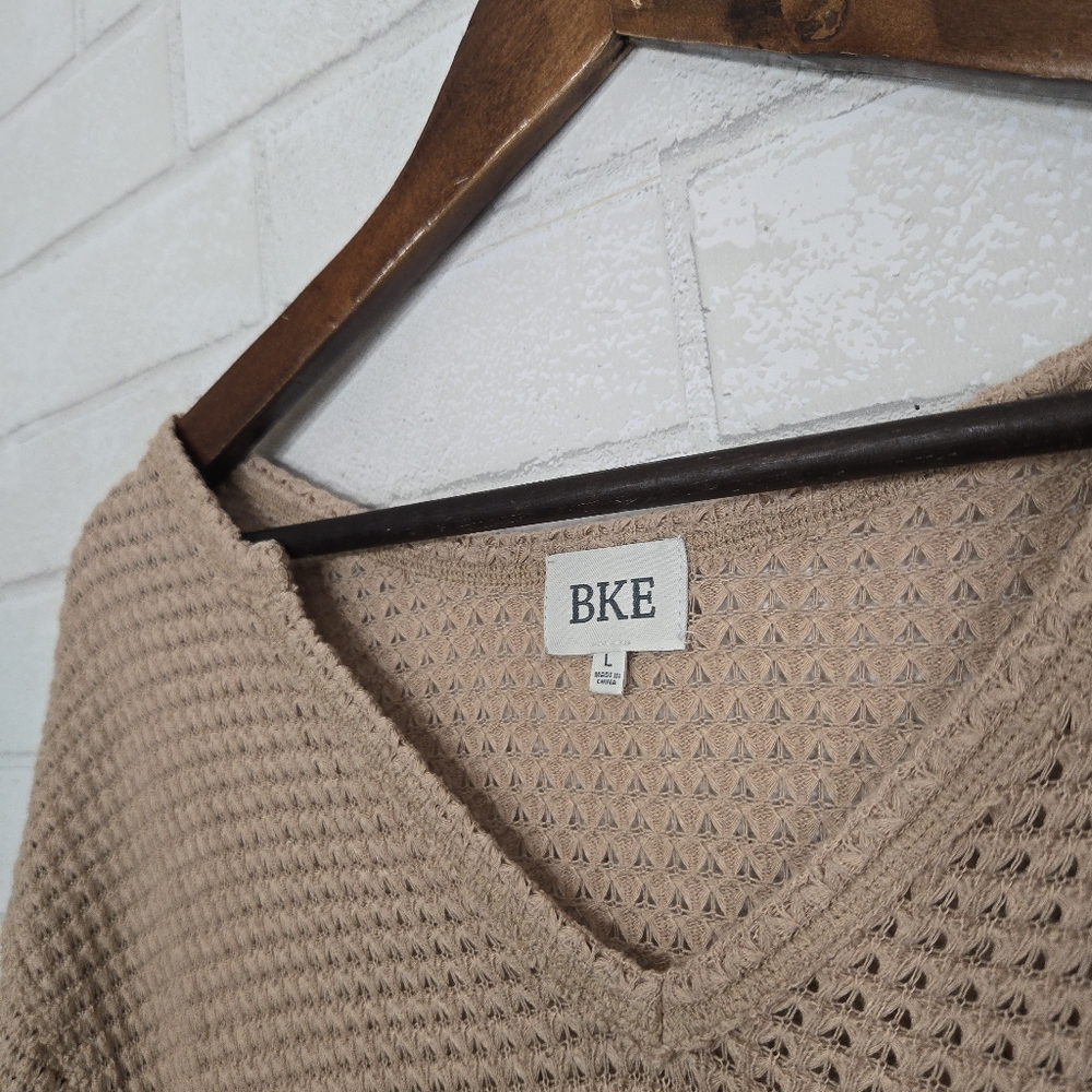 BKE Beige Waffle Knit Short Sleeve V-Neck Tee - Picture 8 of 13
